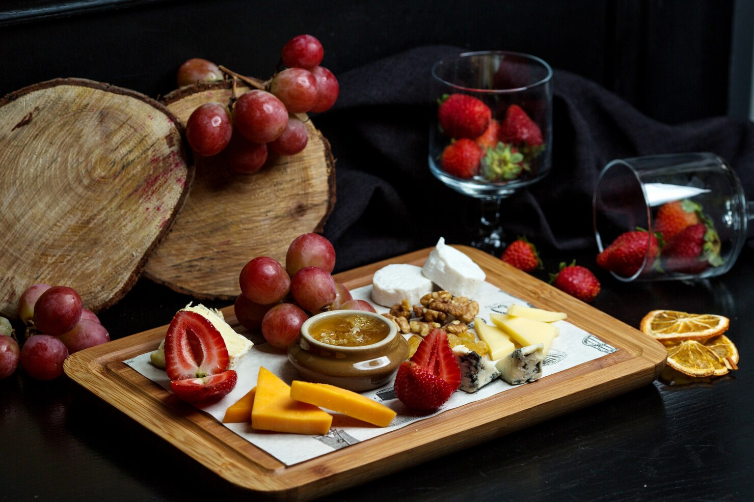 Các Thành Phần Chính Của Charcuterie Board