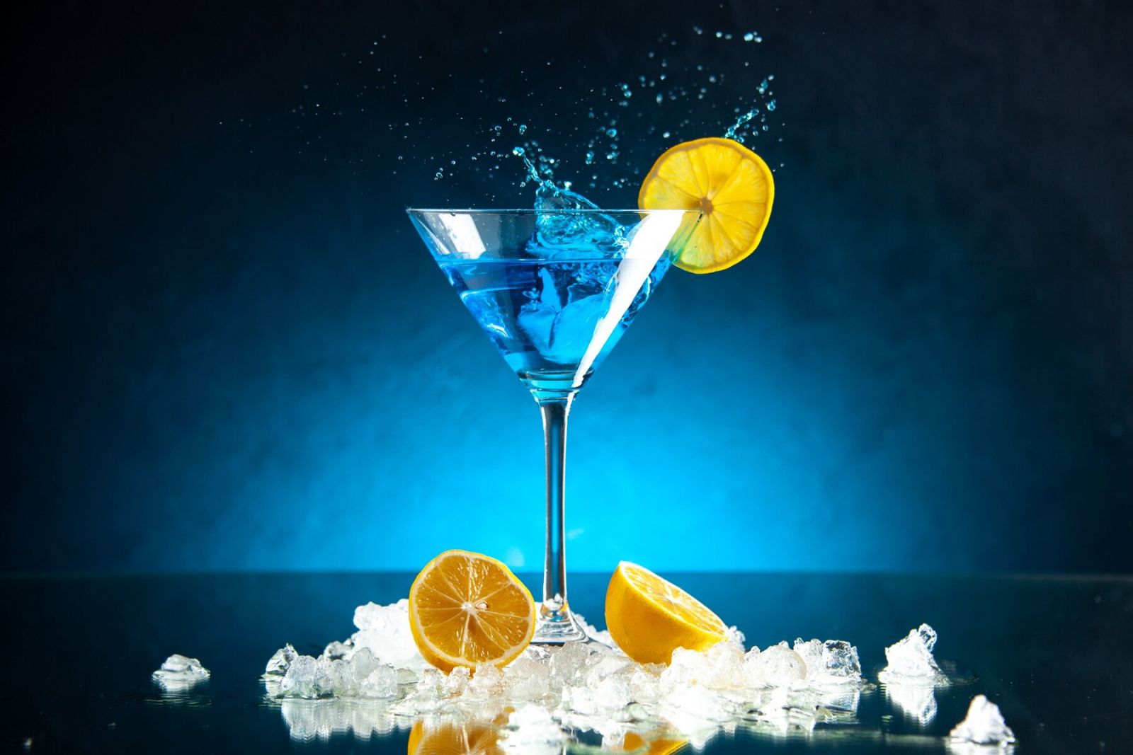 Top 2: J&W Cocktail Blue Tây Ban Nha - Cocktail Xanh Biển Bùng Nổ